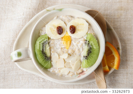 图库照片: owl porridge breakfast , food art for kids