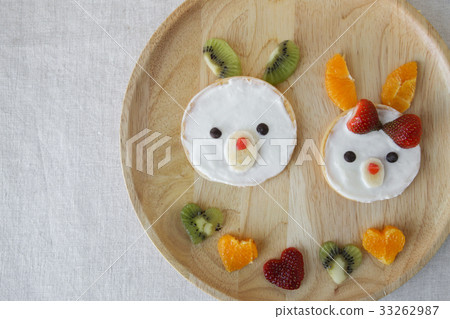 图库照片: bunny pancake breakfast, fun food art for kids