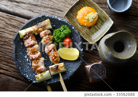 人物 男女 日本人 照片 butabara yakitori or japanese bacon pork