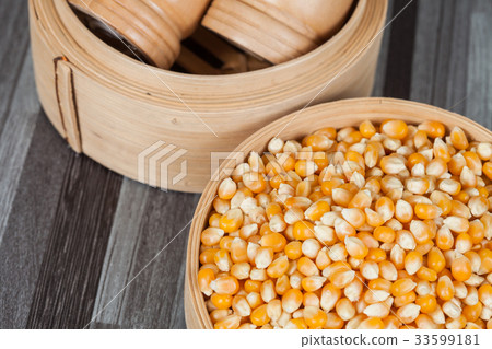 图库照片: corn seed in bamboo basket