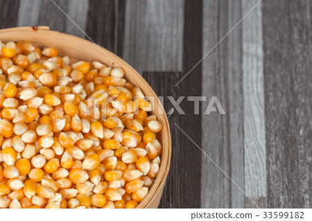 图库照片: corn seed in bamboo basket
