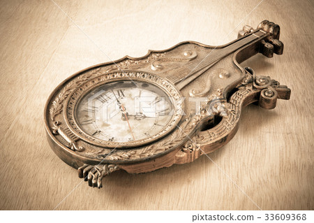 图库照片: antique gold clock
