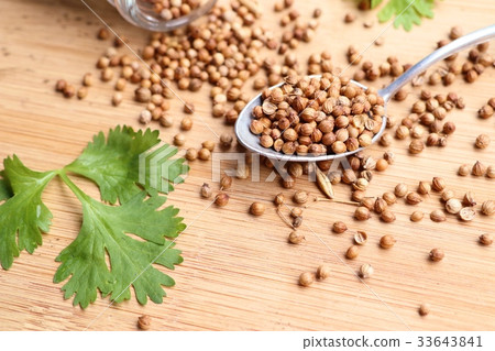 图库照片: coriander seeds