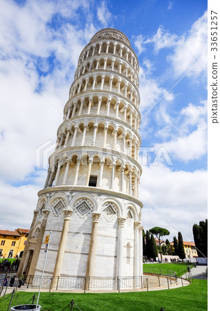 照片素材(图片): the leaning tower of pisa, italy