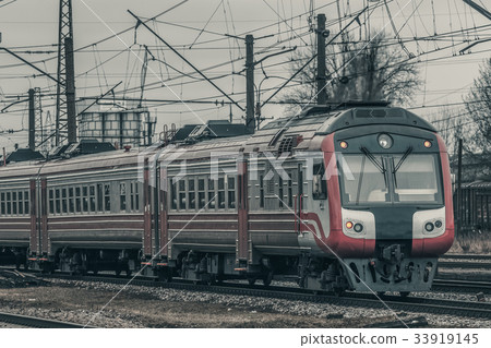 图库照片: red passenger train