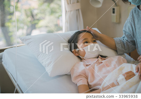 图库照片: 住院 子部门 女孩