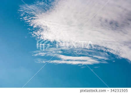 图库照片: cloud formation on a blue sky