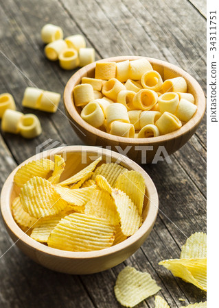 图库照片: crispy potato chips and rings.