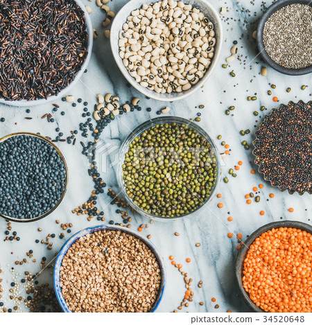 图库照片: various raw uncooked grains, beans, cereals