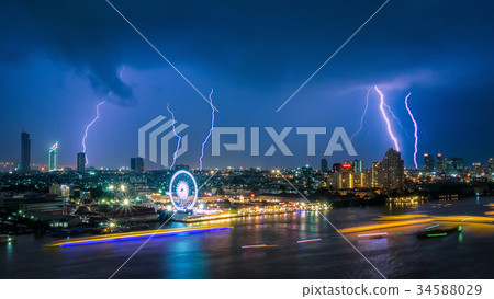 图库照片: thunder storm lightning strike