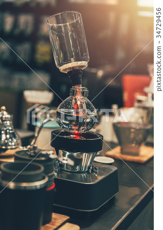 图库照片: syphon coffee maker cafe in coffee