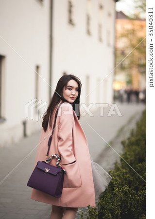 图库照片: young asians girl with modern dress posing in an