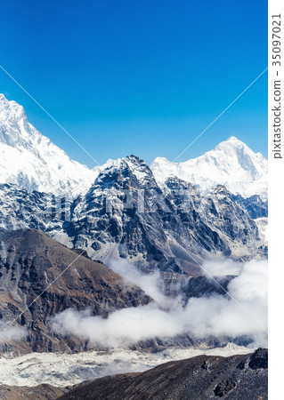 图库照片: snowy mountains of the himalayas