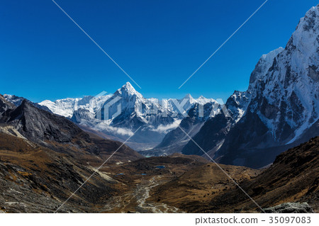 图库照片: snowy mountains of the himalayas