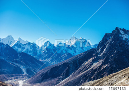 图库照片: snowy mountains of the himalayas