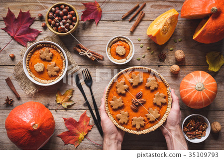 图库照片: pumpkin pie