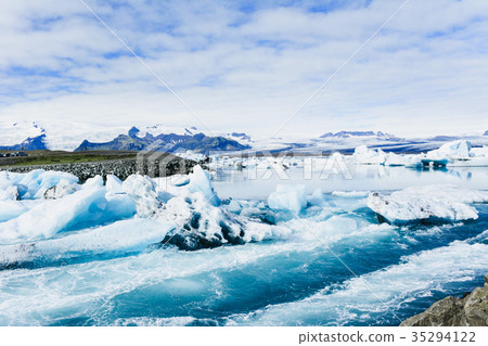 图库照片: view of icebergs in glacier lagoon, iceland.