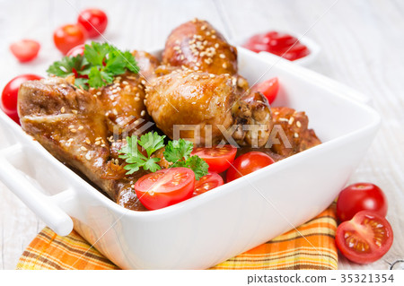 图库照片: fried chicken legs