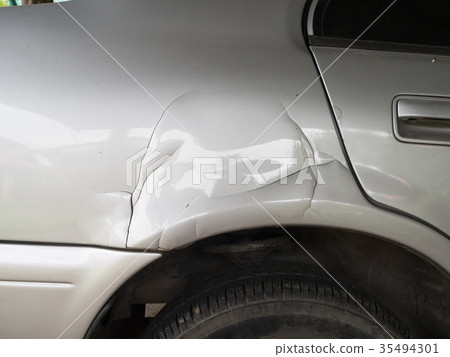图库照片: car has a dented rear bumper after an accident