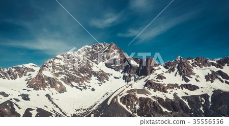 图库照片: winter landscape of snow mountain range