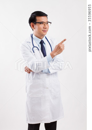 图库照片: male doctor pointing finger up to the right side