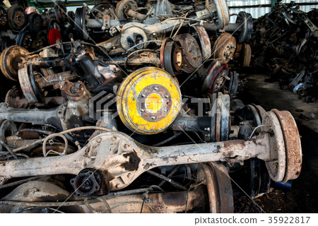 wheelandaxle, 图库照片: used and old car wheel axle in the recycle garage.