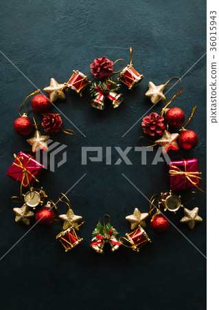 图库照片: christmas wreath decor circle holiday background