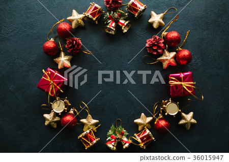 图库照片: christmas wreath decor circle holiday background