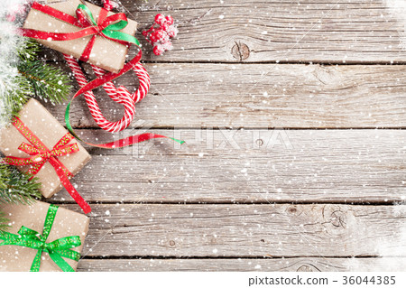 图库照片: christmas gift box, candy cane and fir tree