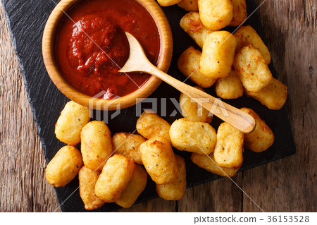 图库照片: close up of rustic golden potato tater tots