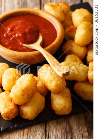 图库照片: fried tater tots with tomato sauce close up