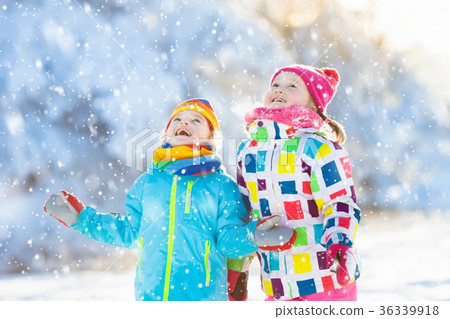 children play in snow