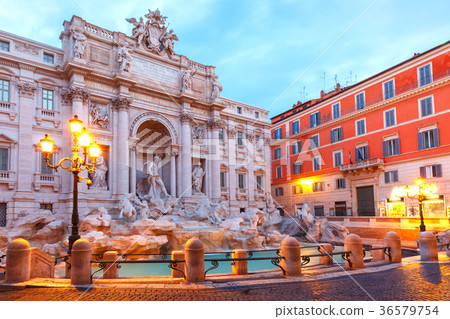 图库照片: trevi fountain or fontana di trevi in rome, italy