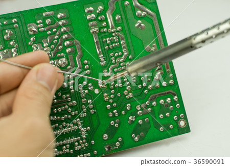 electronic照片,电子哥electronic照片 图库照片: repair of electronic devices, tin soldering parts