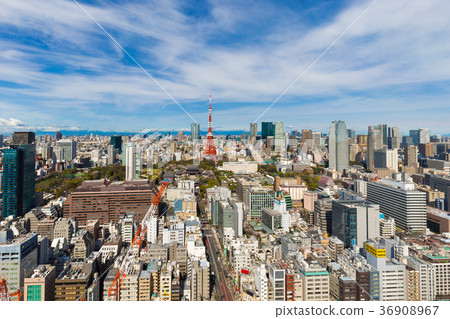 图库照片: toyko city skyline with red tokyo tower building