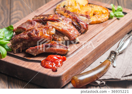 图库照片: delicious grilled pork rib