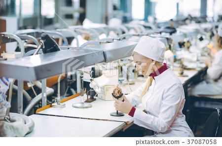 图库照片: factory electronics worker