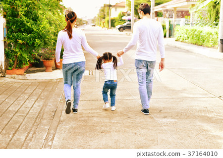 parents and daughters go for a walk in the park.