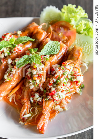 图库照片: tiger prawn spicy salad