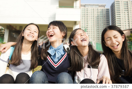 students,figures 图库照片: group of teenage studentsgirls having fun
