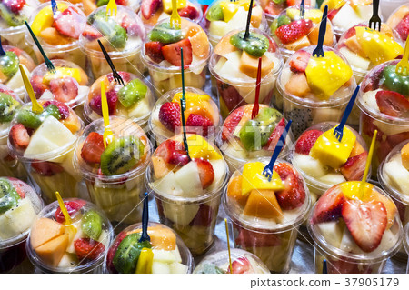 图库照片: salad sliced from fresh fruit in a plastic cup