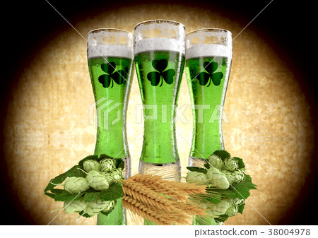 插图素材: st patricks day concept, green beer, shamrock.