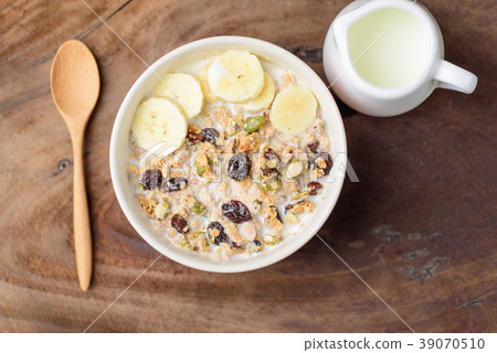 图库照片: muesli cereal with slice banana and milk