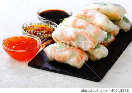 图库照片: vietnamese spring rolls - rice paper, lettuce