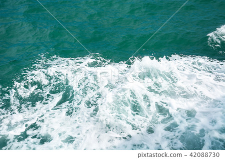 图库照片: deep blue sea water surface with white foam