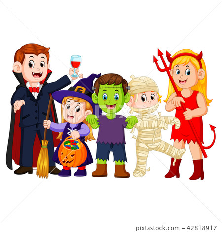 插图素材 halloween trick or treating in halloween costume