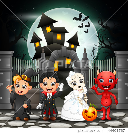 图库插图: cartoon happy kids with halloween background