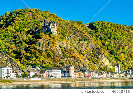 katz castle above sankt goarshausen town in the rhine gorge