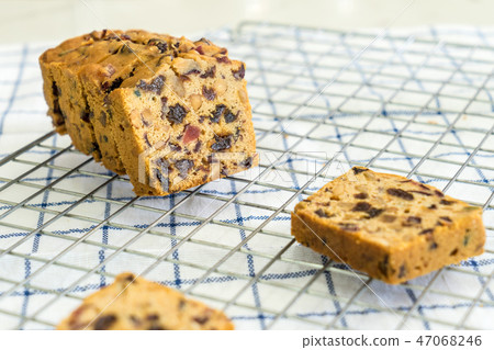 照片素材(图片): delicious sliced fruit cake with mixed fruit