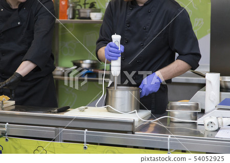 照片素材(图片): the process of cooking in the modern kitchen.